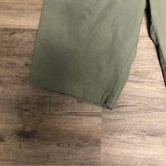 Nike Women’s Khaki Shorts, Size S 4-6, waist adjustable straps - Picture 5 of 10